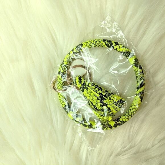 Wristlet bangle keychain bracelet tassel keyring - Picture 1 of 5